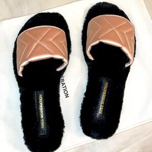 NWT Avec Moderation Faux Fur Quilted Sandals size 38